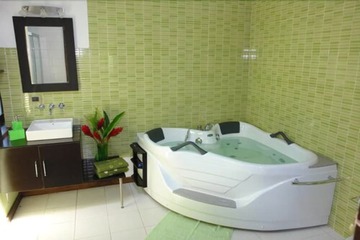 Jetted tub