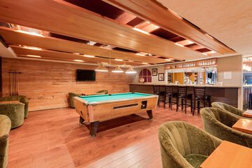 Poolside bar