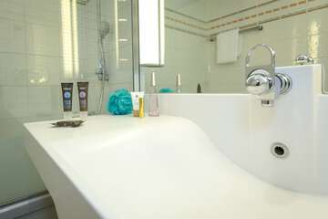 Bathroom sink