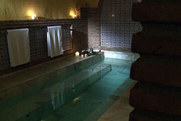 Indoor spa tub