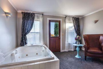 Jetted tub
