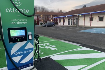 Electric vehicle charging station