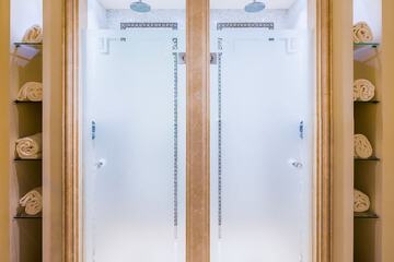 Bathroom shower
