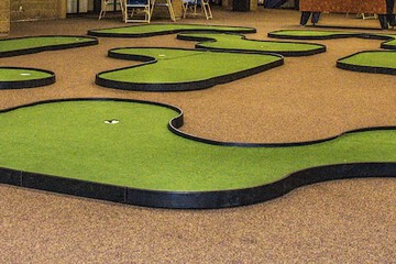 Indoor golf driving range