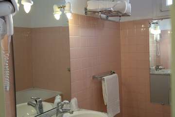 Bathroom sink