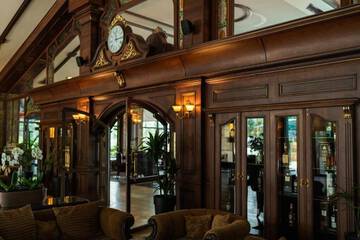 Lobby lounge