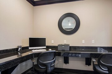 Business Center 43 of 43