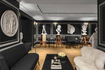 Lobby lounge