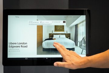 Check-in/check-out kiosk