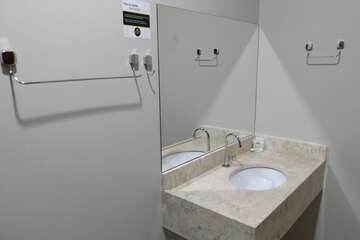 Bathroom sink