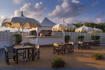 Poolside bar