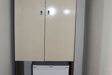 Mini-refrigerator