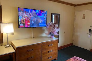Shared lounge/TV area