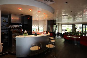 Lobby lounge