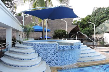 Pool waterfall