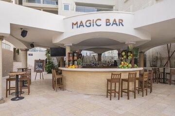 Poolside bar