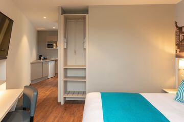 Private kitchenette
