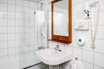 Bathroom sink