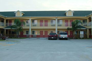Symphony Inn & Suites