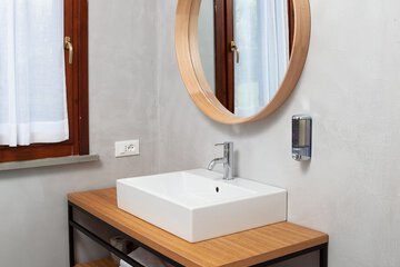 Bathroom sink