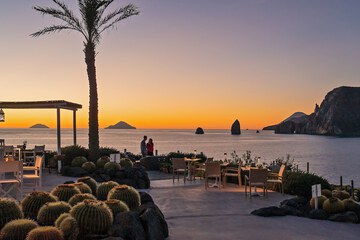 Poolside bar