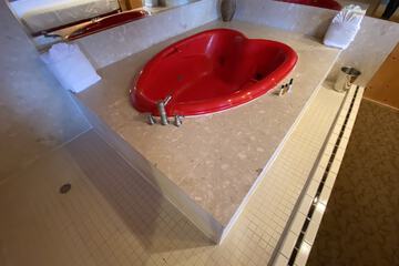 Jetted tub