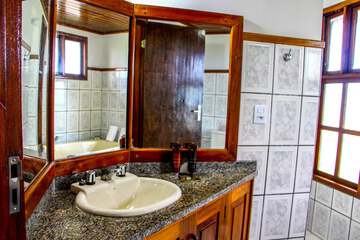 Bathroom sink