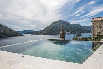 Infinity pool