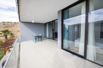 balcony