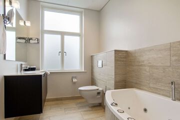 Jetted tub