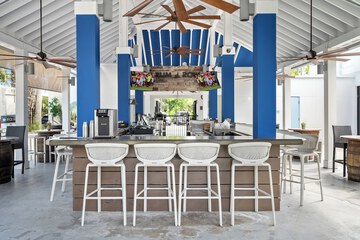 Poolside bar