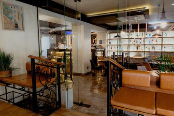 Lobby lounge