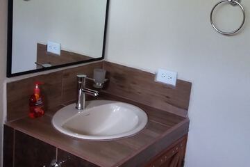 Bathroom sink