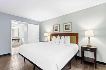 Room 33 of 38