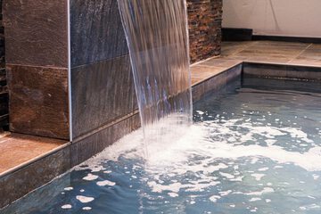 Indoor spa tub