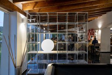 Lobby lounge