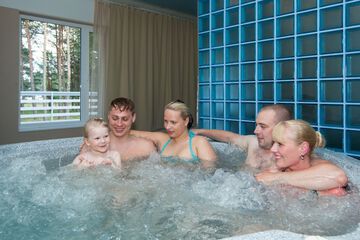 Indoor spa tub