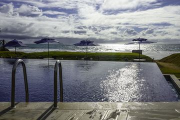 Infinity pool