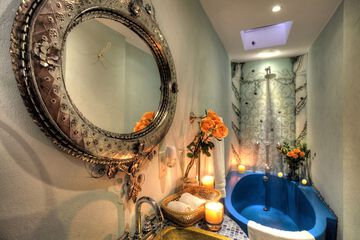 Deep soaking bathtub