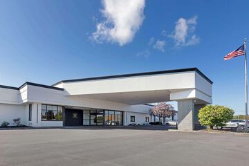 The Lux Hotel & Conference Center Ascend Hotel Collection