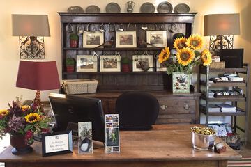 Concierge desk