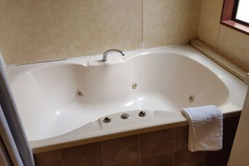 Jetted tub