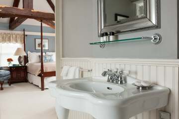 Bathroom sink