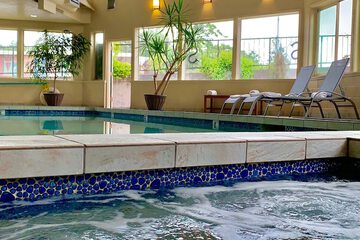 Indoor spa tub