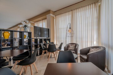 Lobby lounge