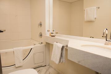 Jetted tub