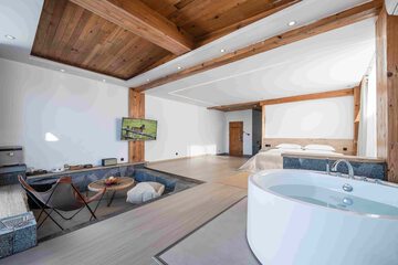 Deep soaking bathtub