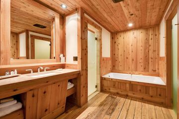 Deep soaking bathtub