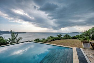 Infinity pool