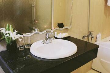 Bathroom sink